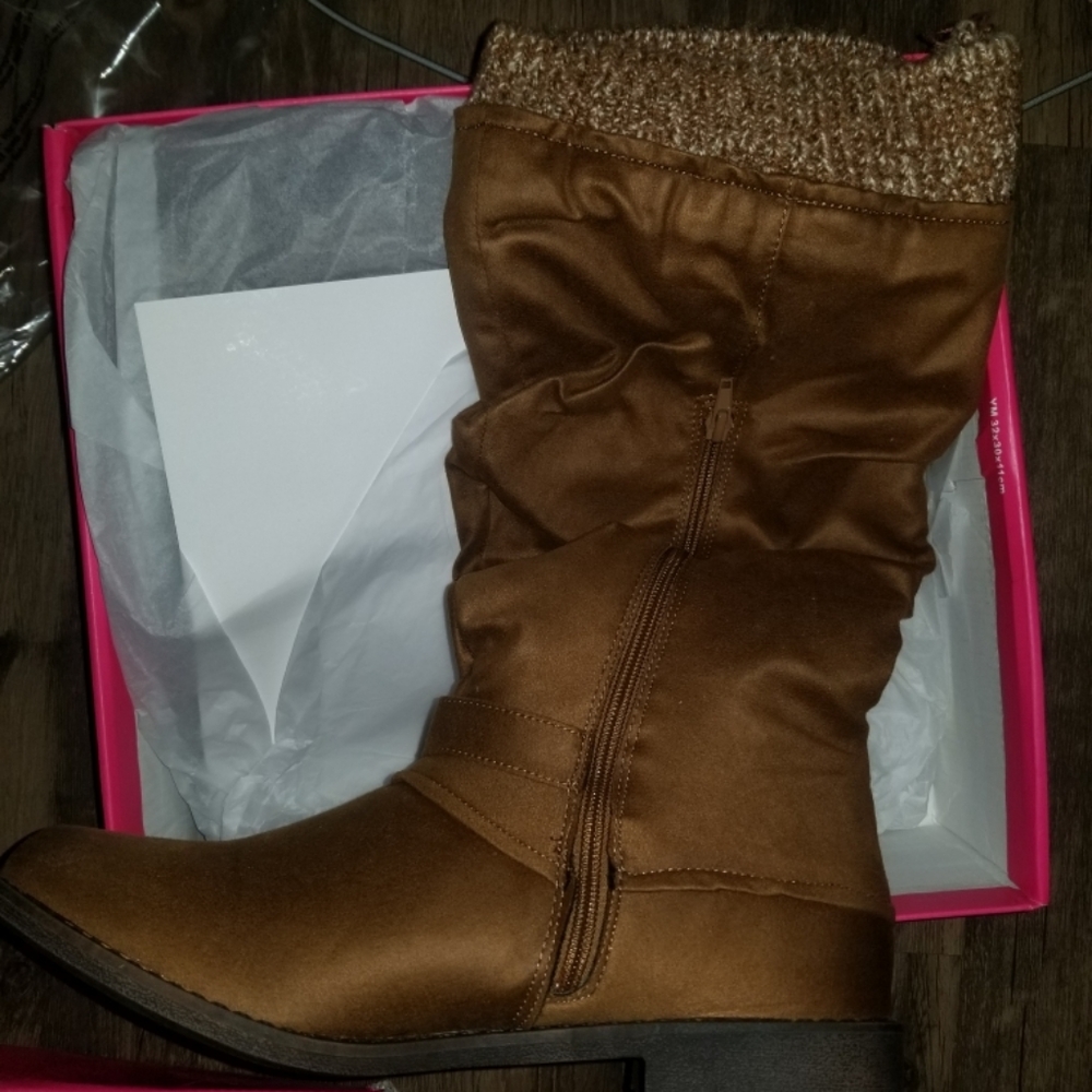 Shoes - Picture 3 of 7